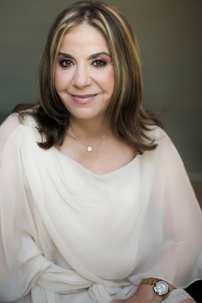 Clodia Esfandi